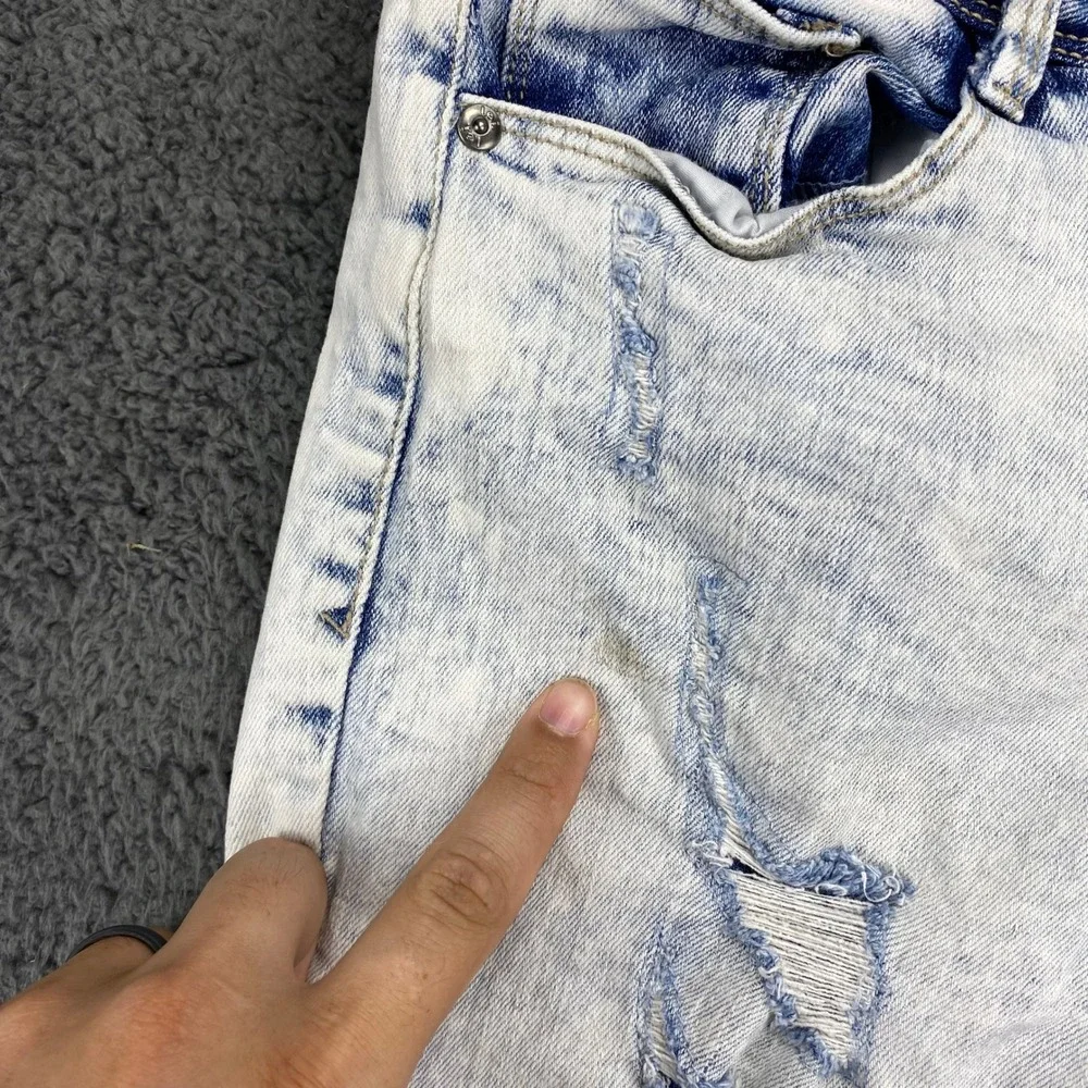 lei Juniors Size 11 Light Wash Distressed Ripped‎ Denim Jeans Button Fly
